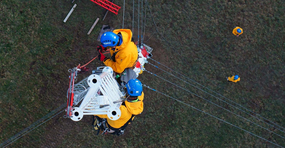 VERTIC_Windmessmastmontage_Lindenberg_Ennova_TV95_Serie400_Installation mât messure_Windenergieanlagen_Anemometer_Inustrieklettern_Gittermast_Windpark
