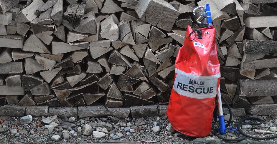 Vertic_Produkte_Rettungsgeraet_Hubrettungsgeraet_Miller_Rescue_PSAGA_Hoehenarbeiten_Schacht_Safescape_Hub_Teleskopstange_Stickclip