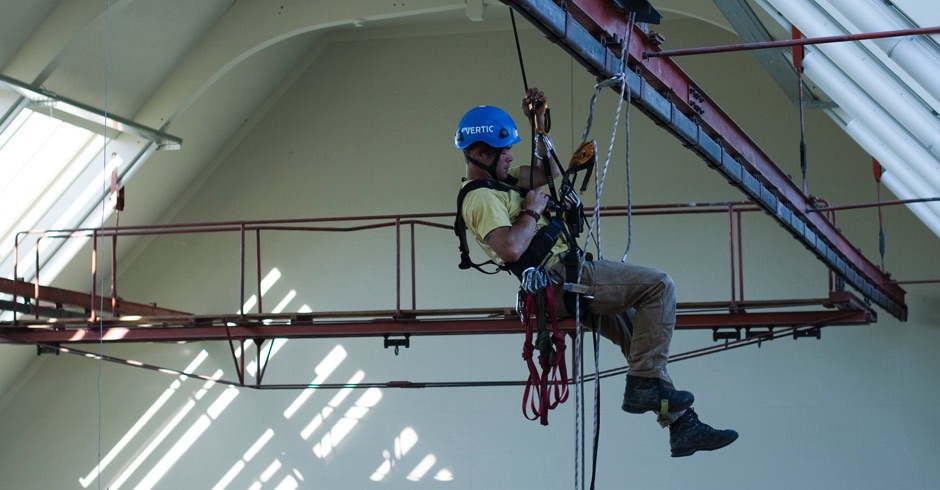 Vertic_Produkte_Seilklemmen_Handsteigklemme_Bruststeigklemme_Fusssteigklemme_Aufstieg_am_Seil_Langer_Aufstieg_Petzl_Hoehenarbeit_Hoehenarbeiten_Baumpflege_Aufstiegshilfen_rechts_links_Condor_Tibloc_Ascension_EN 567_Handgriff_Behelfsseilklemme_Rettung