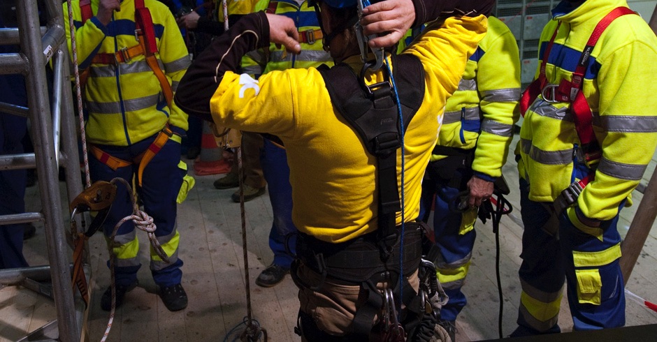 Vertic_Produkte_PSA_PSAGA_Petzl_Edelrid_SingingRock_EN361_EN358_Hoehenarbeiten_Psagaarbeiten_Ausbildung_gegen_Absturz_absturzrisiko_Komplettgurt_NavahoBodFast_gelb_schwarz_Auffanggurt