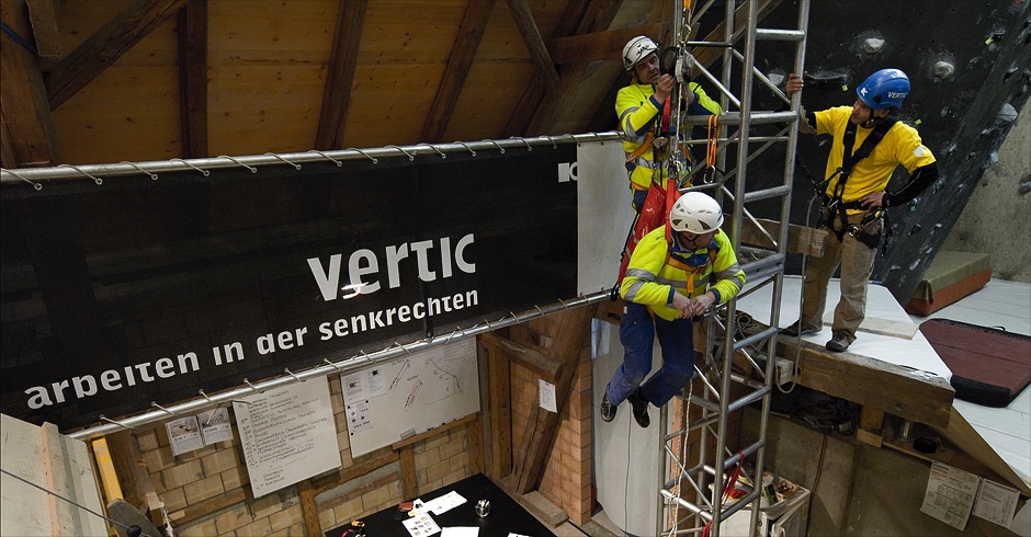 Vertic_Produkte_Rettungsgeraet_Hubrettungsgeraet_Miller_Rescue_PSAGA_Hoehenarbeiten_Schacht_Safescape_Kranrettung_Windenergieanlagen_Hochregallager_Safescape_Elite_Hub