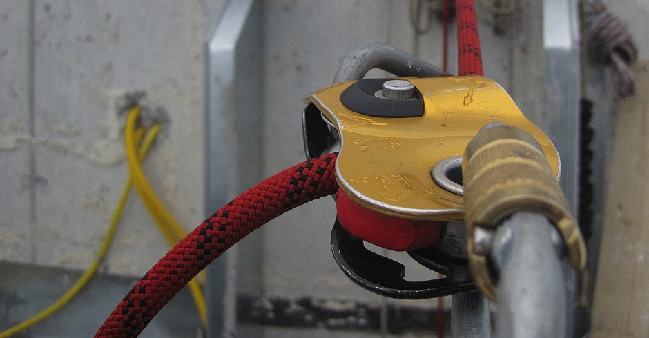Vertic_Seilrolle_Produkte_ProTraxion_MiniTraxion_MicroTraxion_Tandemrolle_Rescuerolle_EN12278_Seilpark_Rolle_mit_Ruecklaufsperre_Petzl_Flaschenzuege_Schwerlastrollen_DMM_Aufziehen_Rettung_Rettungsrolle